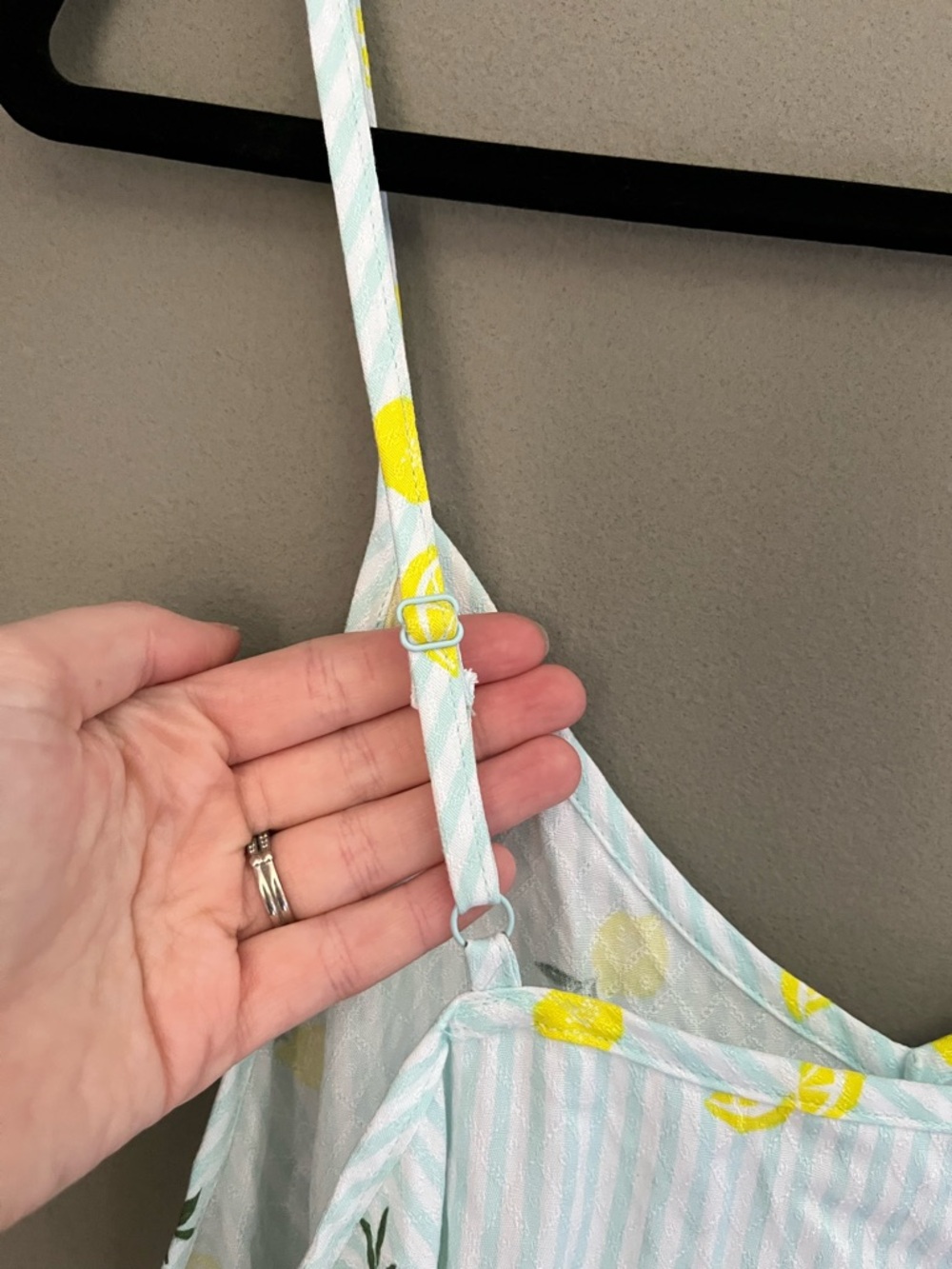 NWT Yellow Lemon Print Striped V-Neck Spaghetti Strap Top Adjustable Straps XL - Picture 9 of 10